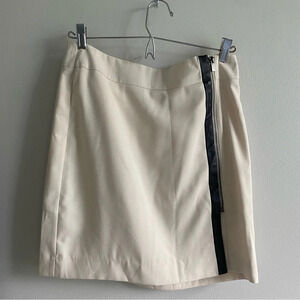 BANANA Republic  Cream and Black Mini Skirt Size 2